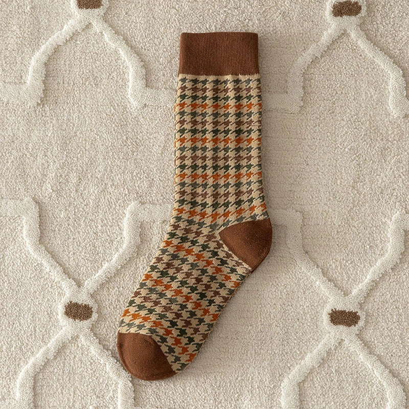 Cosy women’s retro houndstooth socks in warm tones – breathable & soft